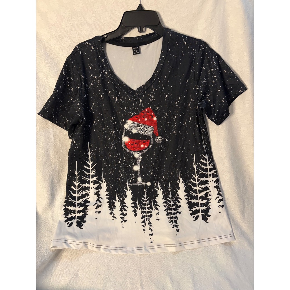 SHEIN Christmas Whimsical Graphic PopHoliday Lounge WineGlass Santa GraphicTee M